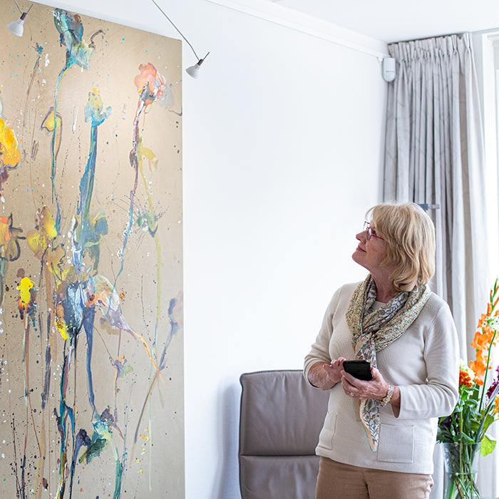 STAS multirail: explore multirail benefits for art hanging elegance.