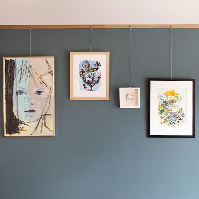 STAS riva wooden picture rail: Ideal for securing art, celebrating the beauty of natural wood.