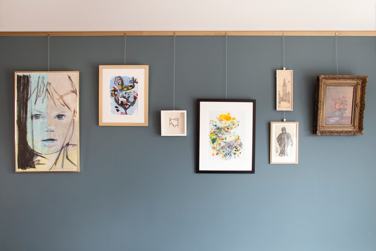 STAS: The Best Way to Hang Pictures