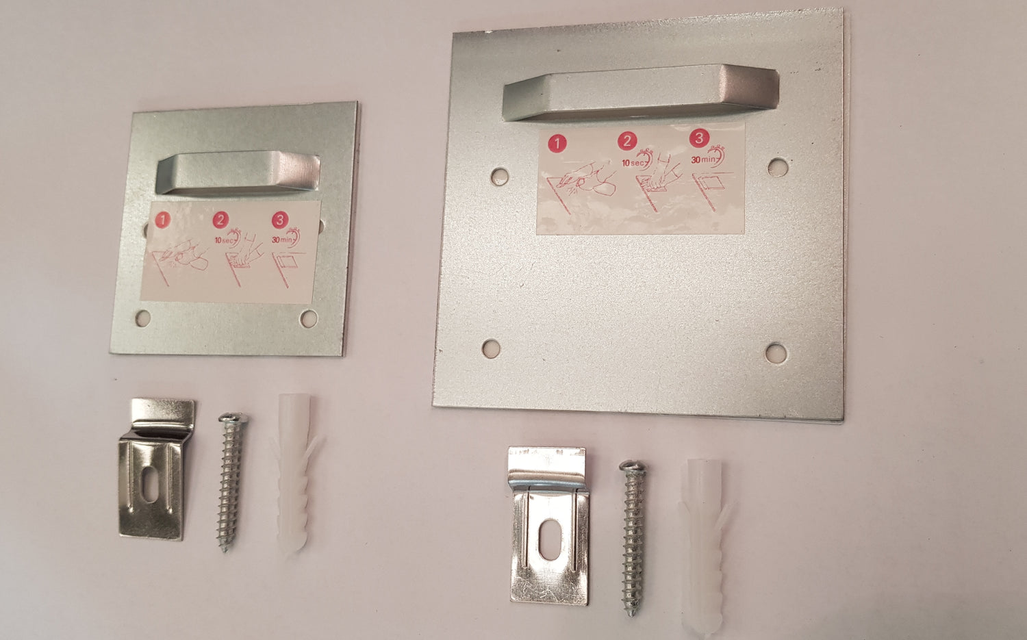 STAS self-adhesive dibond hanger set enables easy mirror hanging on dibond surfaces with provided adhesive.