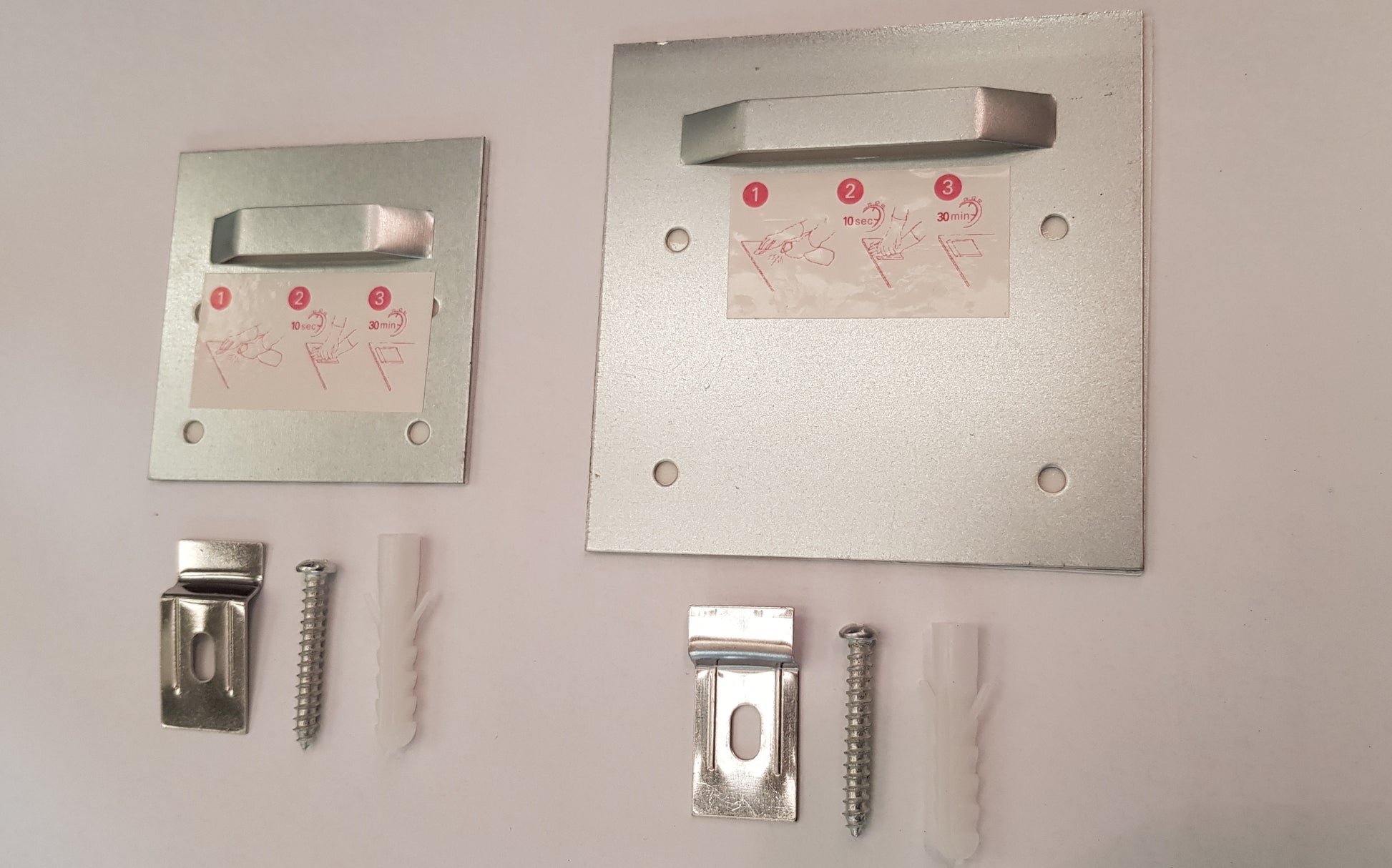 STAS self-adhesive dibond hanger set enables easy mirror hanging on dibond surfaces with provided adhesive.