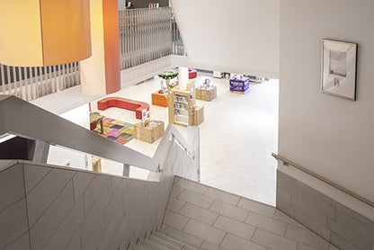 STAS qubic pro dimensions ensure compact art hanging.
