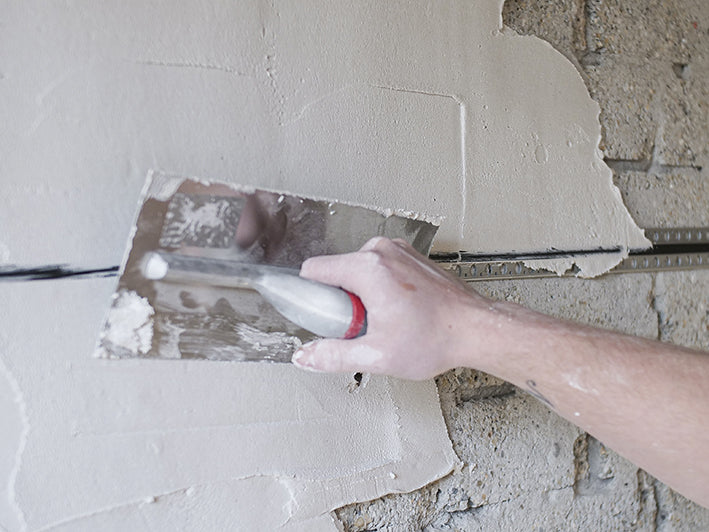STAS plasterrail - 200 cm, optimizes wall space subtly, supports up to 15 kg/m decor load.