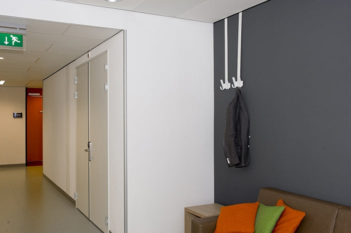 STAS tunica white 95 cm is perfect for coat hanging without tools, designed for stylish spaces.